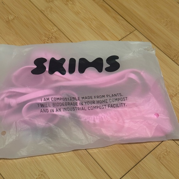 Skims Swim Triangle Top Sz Medium in Light Pink - Picture 3 of 3